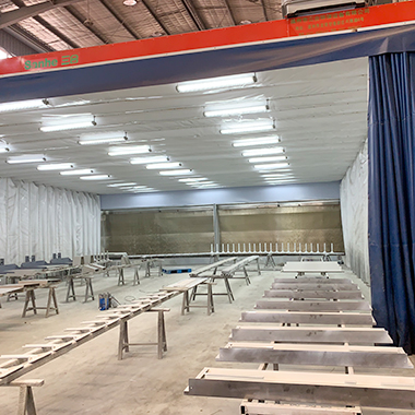 自動伸縮式無塵噴漆房設(shè)備